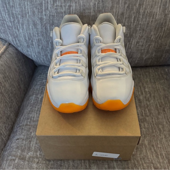 Size 8.5M/10W Jordan 11 Citrus low - Picture 1 of 7